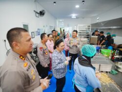 Kapolri dan Ketua Komisi IV DPR Tinjau SPPG YKB Polres Karanganyar, Dukung Penuh Program MBG