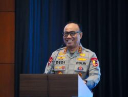 Wakapolri Komjen Dedi Prasetyo Raih Penghargaan Kepemimpinan Publik dari Fakultas Hukum Universitas Brawijaya