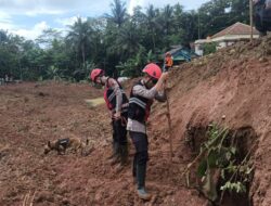 Polri Kerahkan Anjing Pelacak dalam Pencarian Korban Longsor Cilacap
