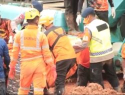 Satbrimob Polda Jateng Temukan Dua Korban Meninggal Dunia dalam Operasi SAR Longsor Majenang