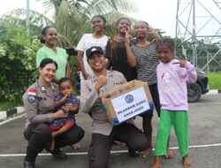 Satgas Humas Ops Damai Cartenz Berbagi Keceriaan Dengan Anak-Anak Nolokla Sentani