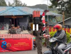 Rayakan HUT Brimob ke-80, Satgas Tindak Sektor Paniai Gelar Bakti Sosial Berbagi Paket Makanan untuk Warga Paniai