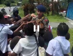 Dekatkan Diri dengan Masyarakat, Satgas Ops Damai Cartenz Adakan Edukasi dan Hiburan untuk Anak-Anak di Puncak Jaya