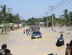 Kapolda Aceh “Menerobos” Lumpur dan Banjir  tiba di Tamiang, pastikan penanganan banjir berjalan cepat dan terkoordinasi