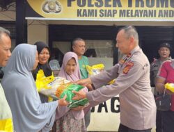 Kapolres Aceh Selatan Berikan Bantuan Sembako untuk Warga Terdampak Banjir di Desa Ladang Rimba Trumon