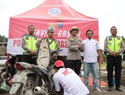 Bangkit Bersama Polri: Kapolres Tapteng Layani Service Motor Gratis untuk Warga Terdampak
