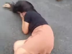 Balap Liar di Simpang Beliti Berujung Bentrok, Remaja Putri Tergelatak di Jalan