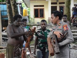 Personel Ops Damai Cartenz Dukung Produk Lokal Papua Lewat Aksi Belanja UMKM di Timika