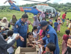 Pilot dan Kru Helikopter Salurkan Amanah Al-Qur’an untuk Anak-Anak Terdampak Banjir di Aceh Tamiang
