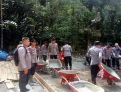 Polri Bersama Pemda Bangun Hunian Sementara bagi Pengungsi di Pesisir Selatan
