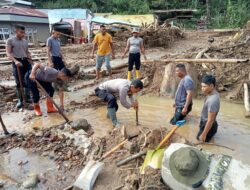 Gotong Royong Pascabanjir, Polri Pulihkan Drainase Tersumbat dan Gorong-gorong di Rusip Antara