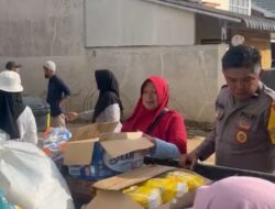 Polri Salurkan Bantuan Sembako untuk Warga Terdampak Banjir Bandang di Gurun Laweh