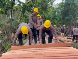 Brimob Polda Sulteng Bangun Jembatan Sementara Penghubung Wani 3–Labuan Kungguma