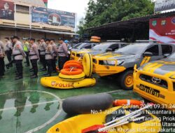 Banjir Rendam Sejumlah Ruas Jalan Jakarta, Brimob–Lantas–Polair PMJ Bergerak Cepat, Polri Siagakan 128.247 Personel Nasional