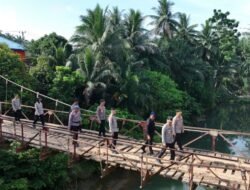 Kapolda Bengkulu Pimpin Offroad Jelajah Berkah Bhayangkara ke 2 di Batik Nau, Bengkulu Utara : Salurkan Bansos untuk Warga Terpencil