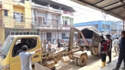 Dari Jalan Tergenang ke Bengkel Perbaikan, Polisi gunakan towing  Evakuasi Mobil Warga Pascabanjir