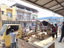 Dari Jalan Tergenang ke Bengkel Perbaikan, Polisi gunakan towing  Evakuasi Mobil Warga Pascabanjir