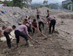 Bersihkan Rumah Allah Pascabanjir, Polri dan Warga Bener Meriah Gotong Royong Siapkan Meunasah Sambut Ramadan