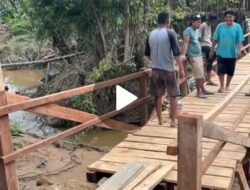 Sat Brimob Polda Sumbar Bangun Jembatan Darurat Penghubung Dua Nagari di Padang Pariaman
