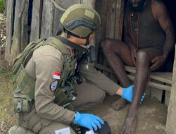 Sentuh Hati Warga, Satgas Damai Cartenz 2026 Gelar Patroli dan Pengobatan Keliling di Sinak