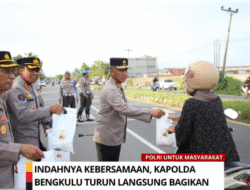 Berkah Ramadan, Kapolda Bengkulu Irjen Pol. Mardiyono Bagikan Takjil untuk Masyarakat