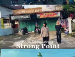 POLISI REJANG LEBONG PASANG STRONG POINT – JAGA KETERTIBAN, TINDAK GANGGUAN DI JALAN RAYA