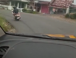 Sigap dan Humanis! Samapta Polres Rejang Lebong Kawal Pengendara R2, Jalur Curup – Lubuklinggau Aman dan Lancar