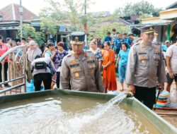 Kapolda Bengkulu Turun Langsung ke Lokasi Banjir Lebong, Kerahkan Water Treatment Atasi Krisis Air Bersih