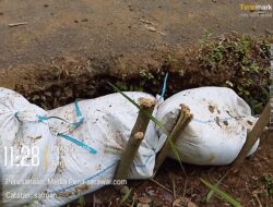 Baru 4 Bulan, Jalan Dusun Sawah–Air Pikat Sudah Disangga Karung Pasir—Ada Apa?