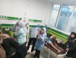 Diduga Gagal Nanjak, Mobil Roda Tiga Masuk Parit di Selupu Rejang, Lima Orang Terluka