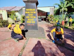 Wujudkan Lingkungan Asri dan Nyaman, Kapolsek Selupu Rejang Bersama Jajaran Gelar Kerja Bakti