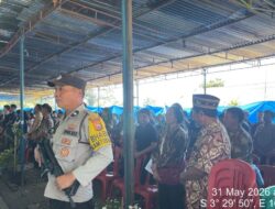 200 Jemaat Padati Gereja Santo Fransiskus Asisi, Polsek Sindang Kelingi Pastikan Ibadah Aman dan Tertib