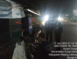 Patroli Malam Sat Samapta Polres Rejang Lebong Sasar Titik Nongkrong Remaja Di kelurahan Dusun Curup Antisipasi Gengster