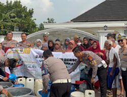 Ditlantas Polda Lampung Salurkan 16.000 Liter Air Bersih untuk 100 KK di Pesawaran Sambut Hari Bhayangkara ke-80