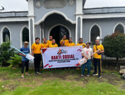 Sambut Hari Bhayangkara ke-80, Polsek Sindang Dataran Gelar Bakti Sosial Bersihkan Masjid Nurrushoba