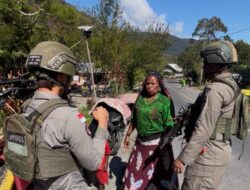 Patroli Jalan Kaki Satgas Ops Damai Cartenz-2026 Buka Ruang Dialog dengan Warga di Puncak Jaya