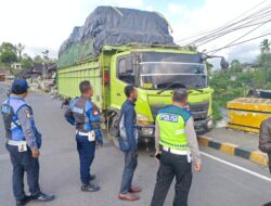 Respons Cepat Keluhan Warga, Satlantas Polres Rejang Lebong dan Dishub Tertibkan Truk Parkir di Atas Jembatan Sambe Baru