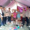 Kapolsek Kota Padang Salurkan Bantuan Sembako untuk Korban Kebakaran di Desa Suka Merindu