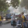POLWAN SIGAP ATUR LALU LINTAS SAAT JAM MASUK SEKOLAH, PELAJAR DAN PENGGUNA JALAN DIJAMIN AMAN